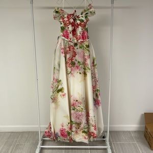 Gatti Nolli, Size 40 (EU), floral on off white.